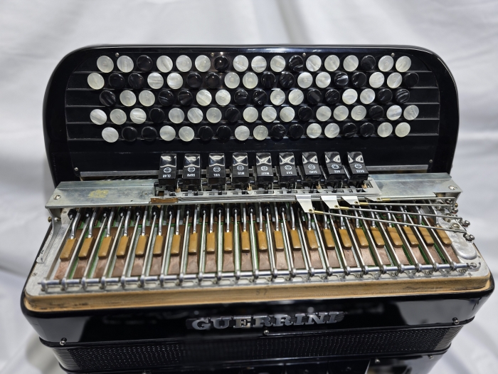 Guerrini Knopfakkordeon (B - Griff) accordion (B - System)